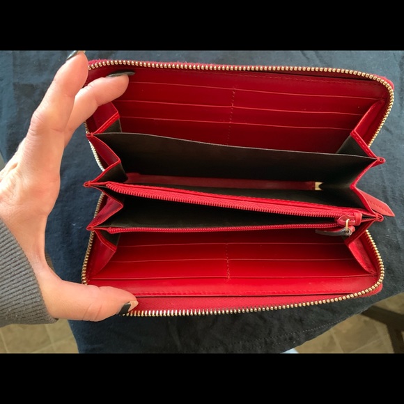 Red Gucci GG Wallet - Picture 3 of 6